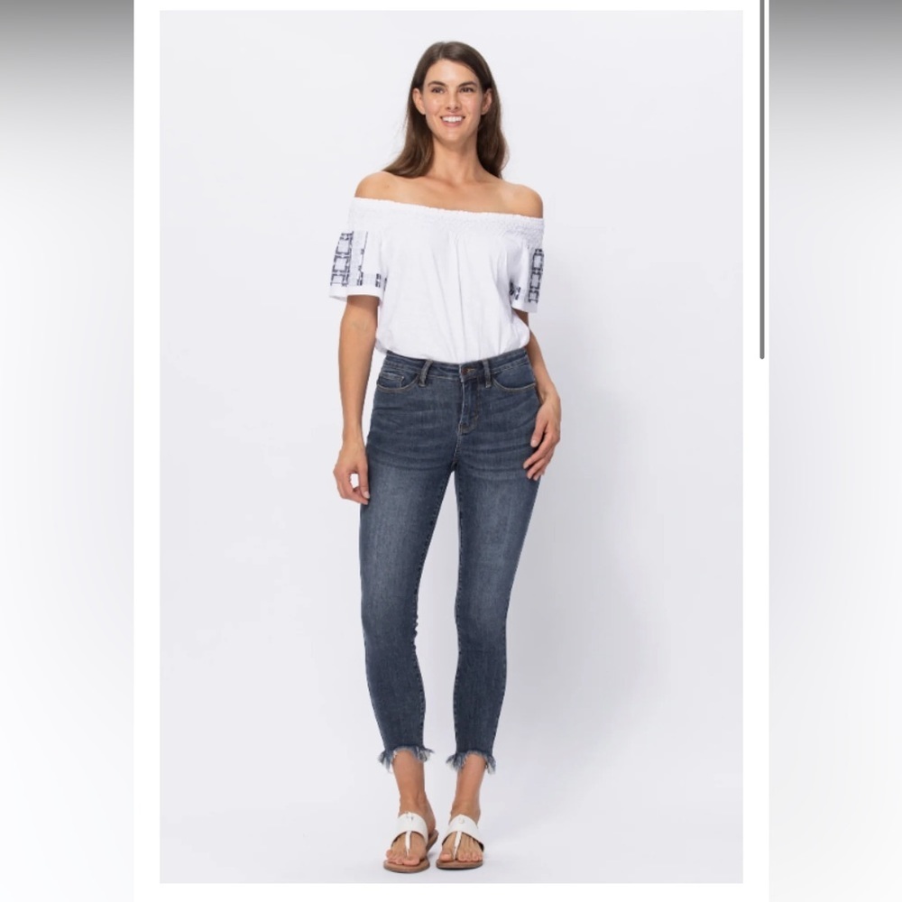 judy blue mid rise skinny jeans with shark bite hem size 3/26 style 88400